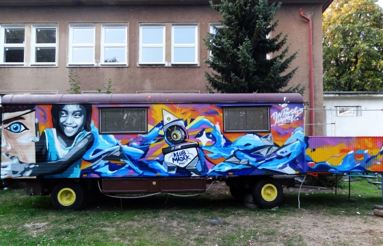 graffiti karavan design